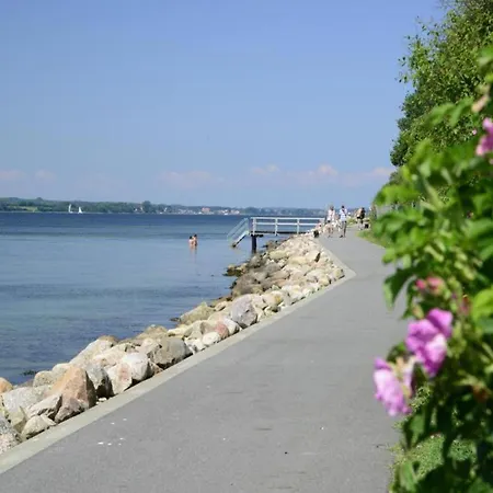 In Gluecksburg Near Seabeach Apartman *
